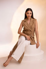 Sharnamli Mehra In Soho Sleeveless Jacket Set |Gold & White