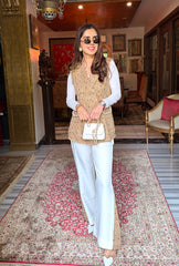 Sharnamli Mehra In Soho Sleeveless Jacket Set |Gold & White